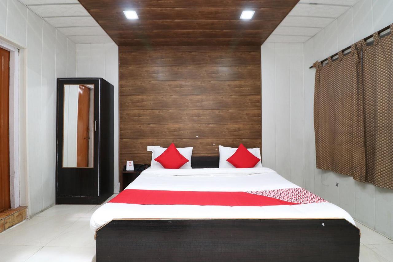 נייניטל Hotel Neelam Raj מראה חיצוני תמונה