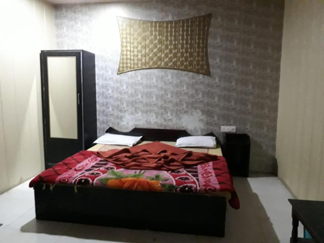 נייניטל Hotel Neelam Raj מראה חיצוני תמונה