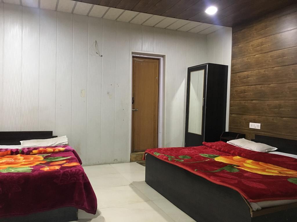 נייניטל Hotel Neelam Raj מראה חיצוני תמונה