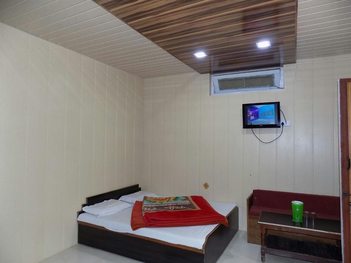 נייניטל Hotel Neelam Raj מראה חיצוני תמונה