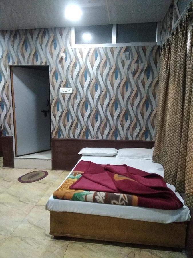 נייניטל Hotel Neelam Raj מראה חיצוני תמונה
