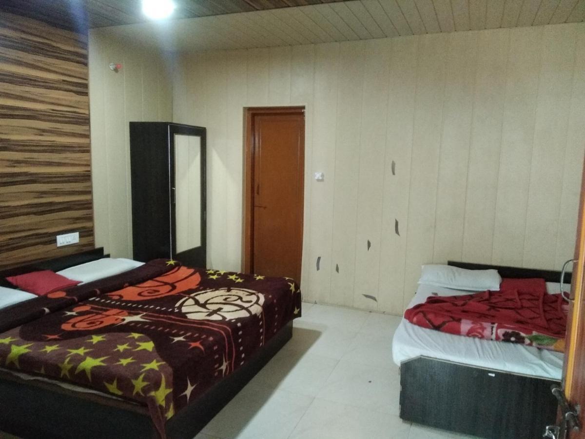 נייניטל Hotel Neelam Raj מראה חיצוני תמונה